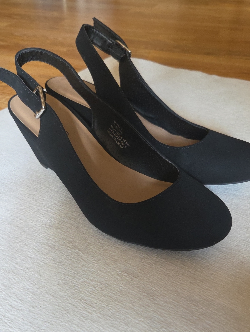 Monet Black Slingback Closed-Toe Low Block Heel Pumps (Size 7 1/2)